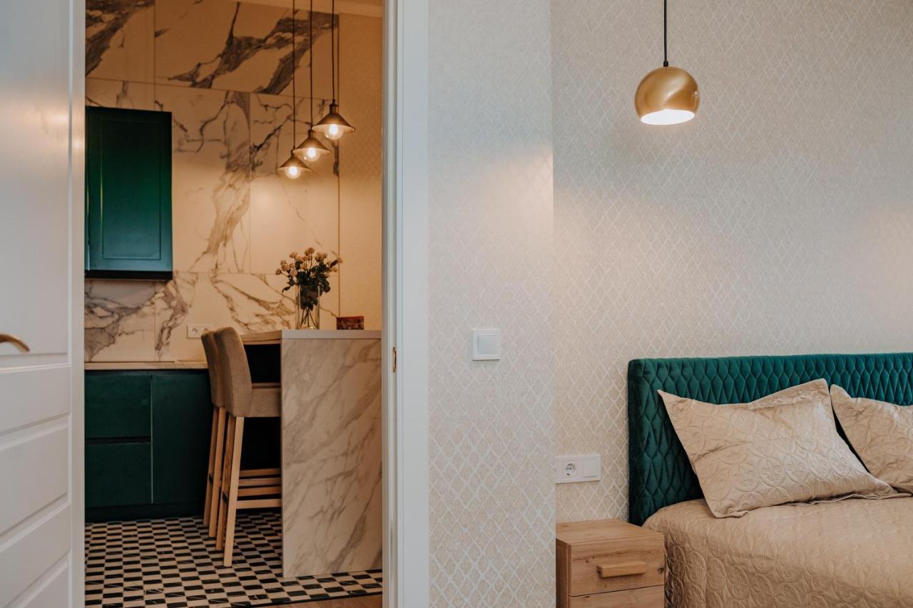 V.I.P Apartments Dominikanos Λβιβ Εξωτερικό φωτογραφία