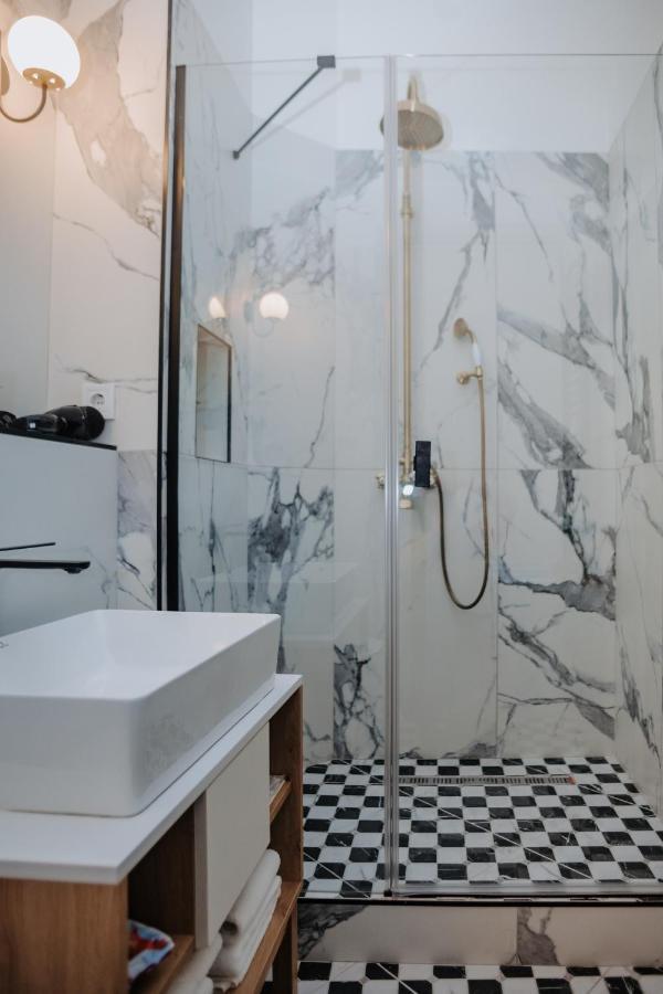 V.I.P Apartments Dominikanos Λβιβ Εξωτερικό φωτογραφία