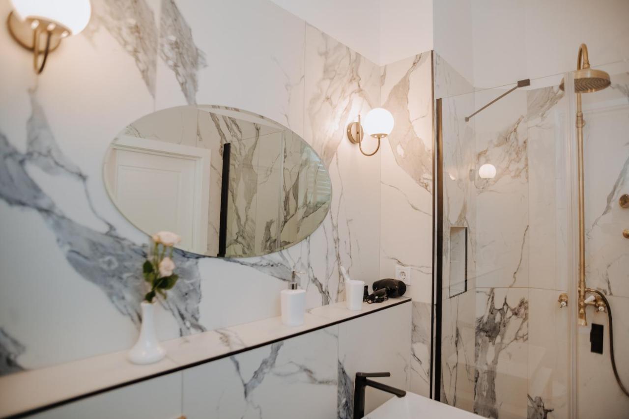 V.I.P Apartments Dominikanos Λβιβ Εξωτερικό φωτογραφία