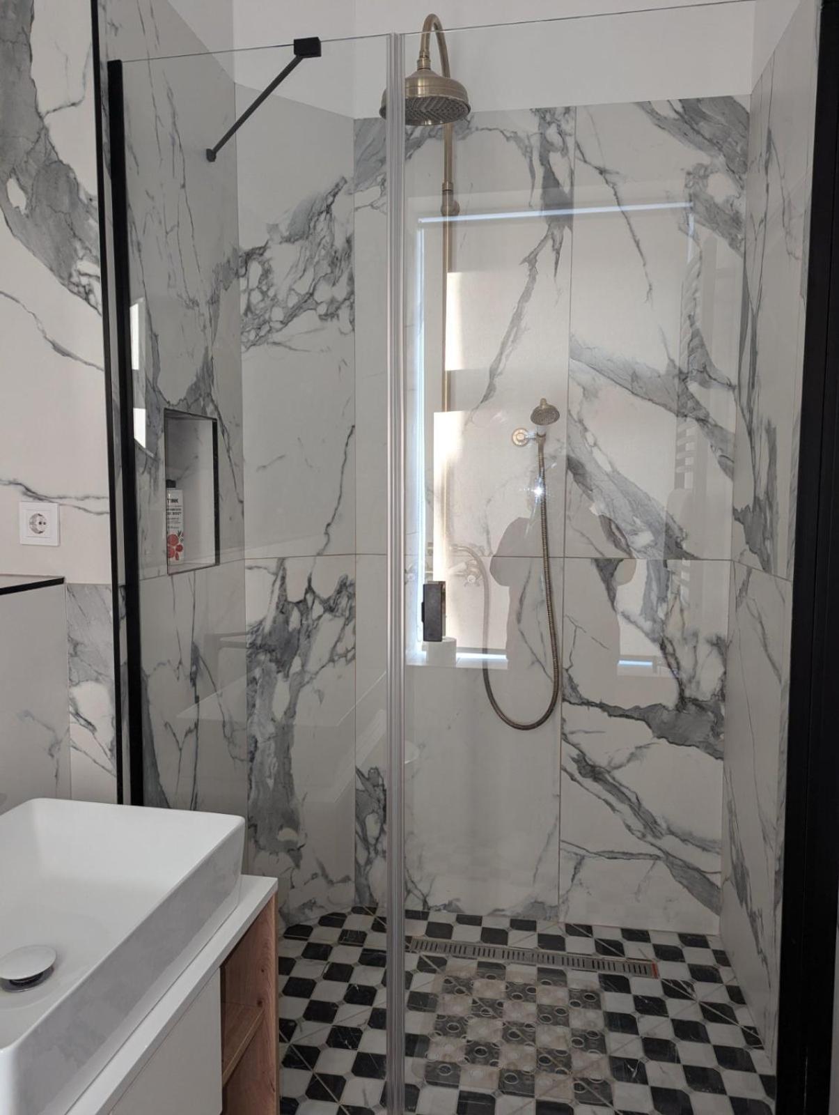 V.I.P Apartments Dominikanos Λβιβ Εξωτερικό φωτογραφία