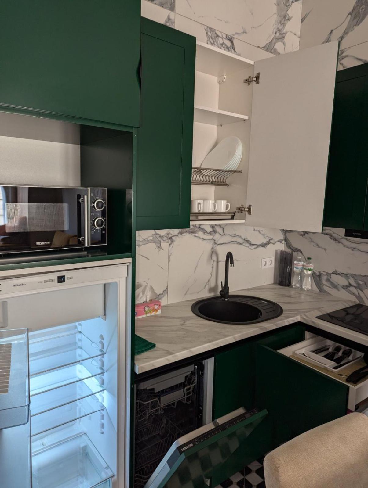 V.I.P Apartments Dominikanos Λβιβ Εξωτερικό φωτογραφία